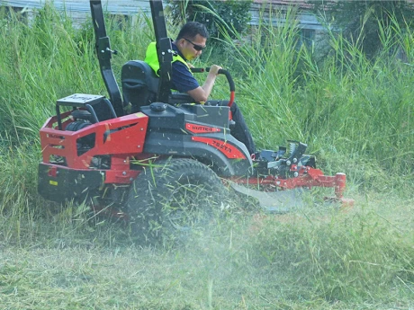 Commercial zero turn mower