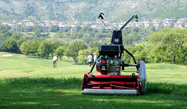 kutter-lawn-mowing-equipment-cylinder-reel-mower-fine-turf.jpg
